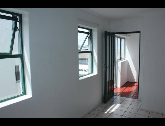 2 BEDROOM PROPERTY TO RENT IN OOSTERSEE